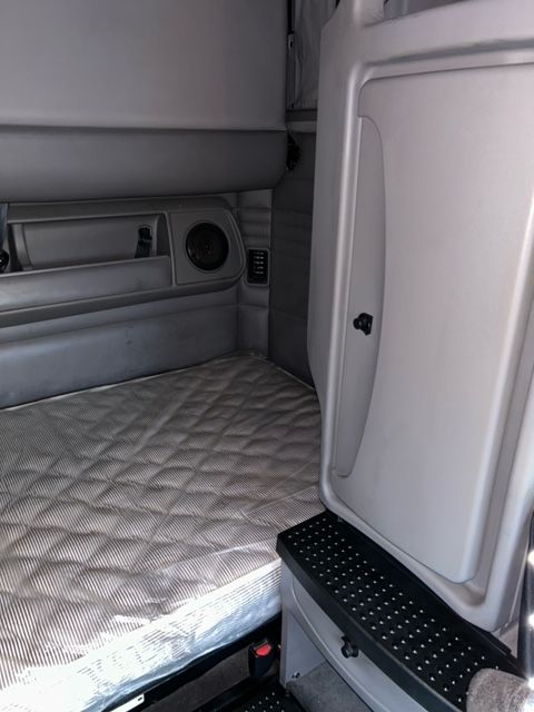 2012 Kenworth T700 Semi Sleeper Truck 2023M0186