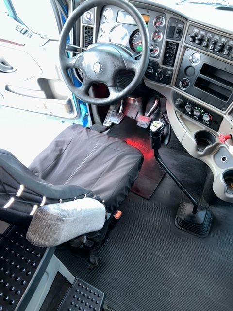 2012 Kenworth T700 Semi Sleeper Truck 2023M0186