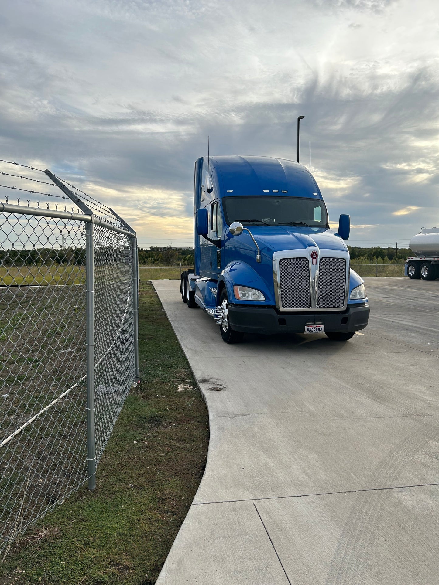 2012 Kenworth T700 Semi Sleeper Truck 2023M0186