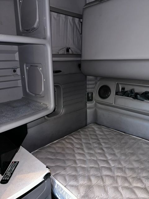2012 Kenworth T700 Semi Sleeper Truck 2023M0186