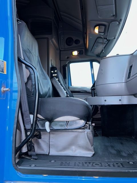 2012 Kenworth T700 Semi Sleeper Truck 2023M0186