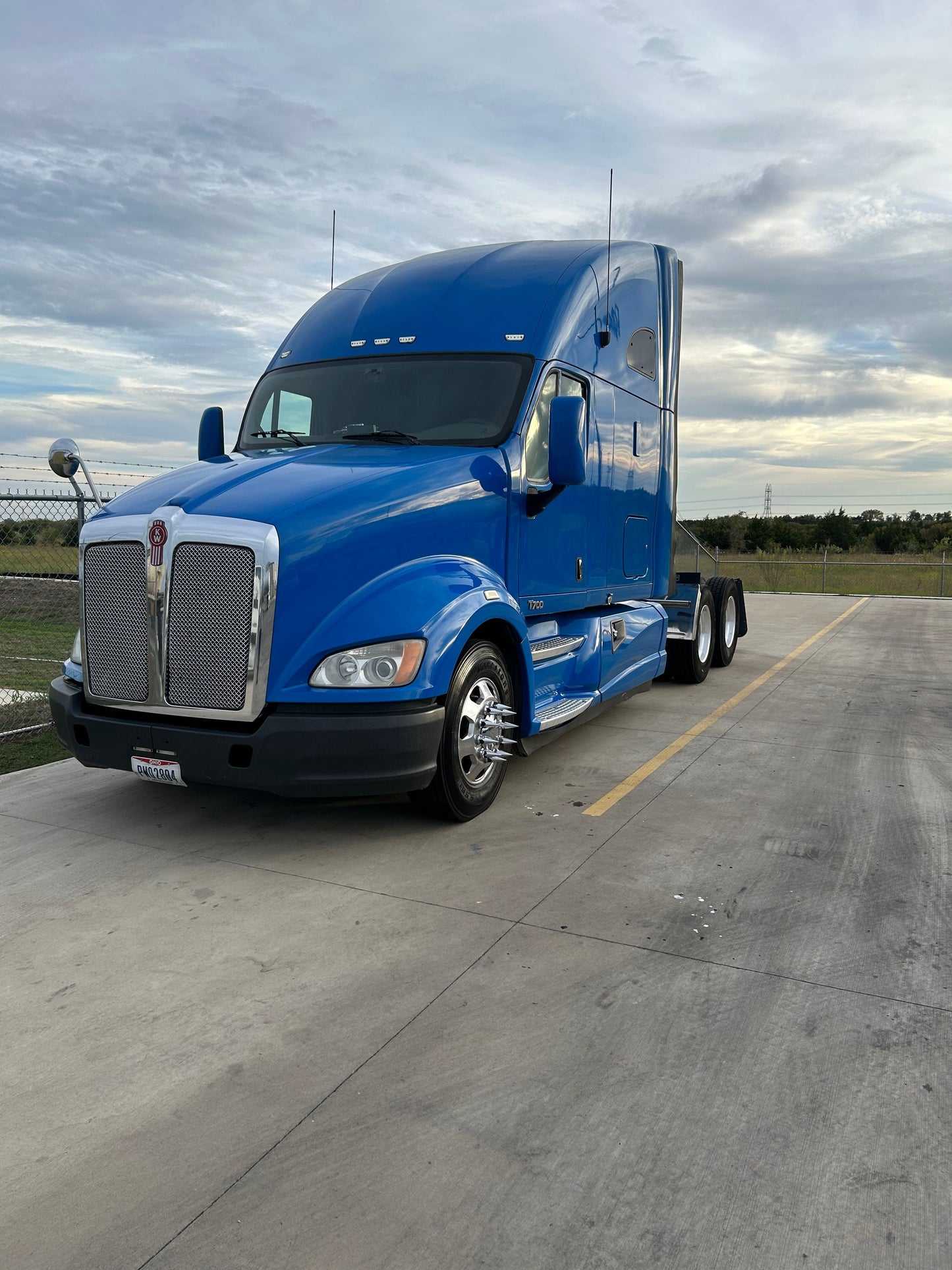 2012 Kenworth T700 Semi Sleeper Truck 2023M0186