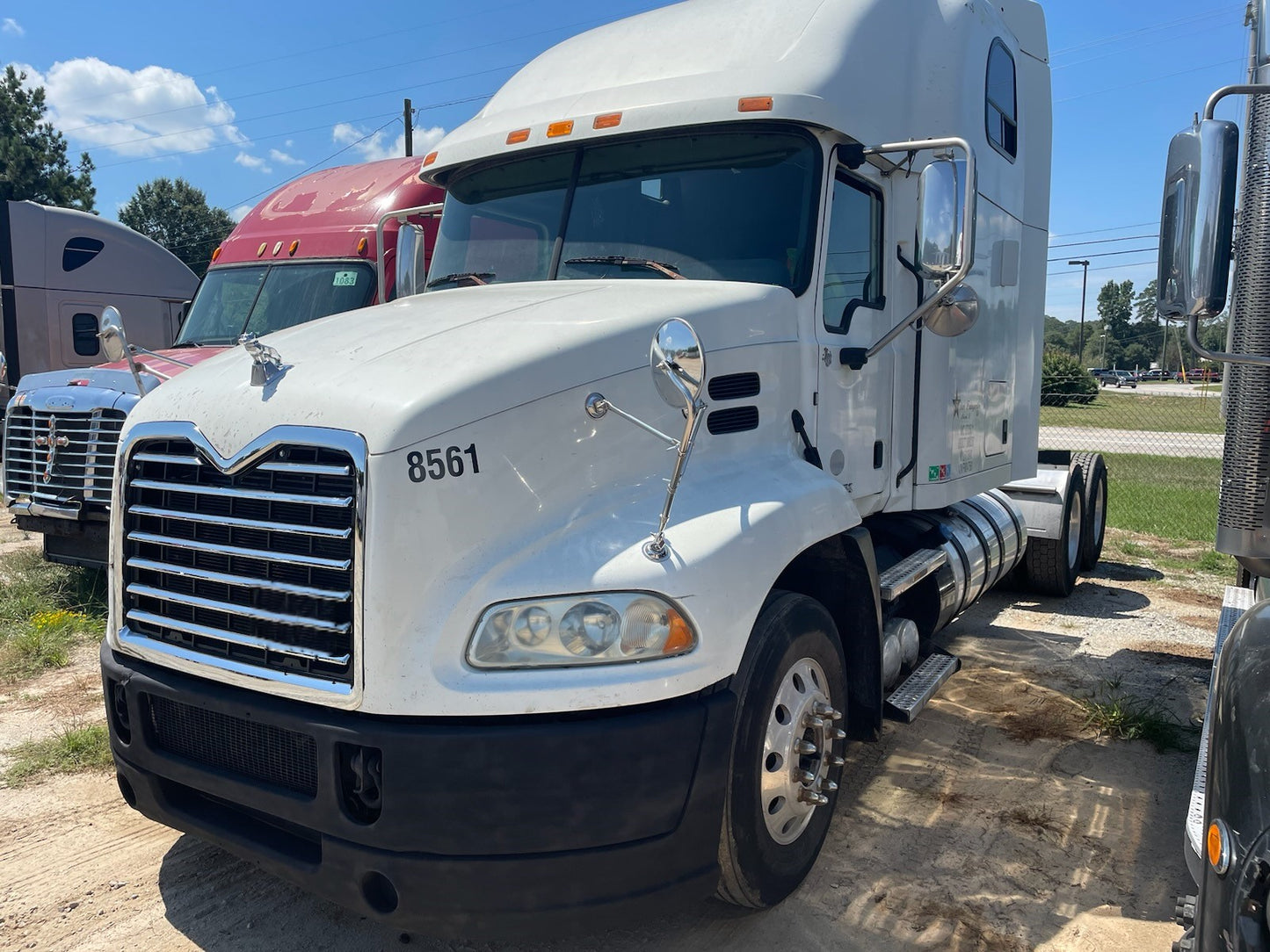 2015 MACK CXU613 SLEEPER SEMI-TRUCK 2023M0144