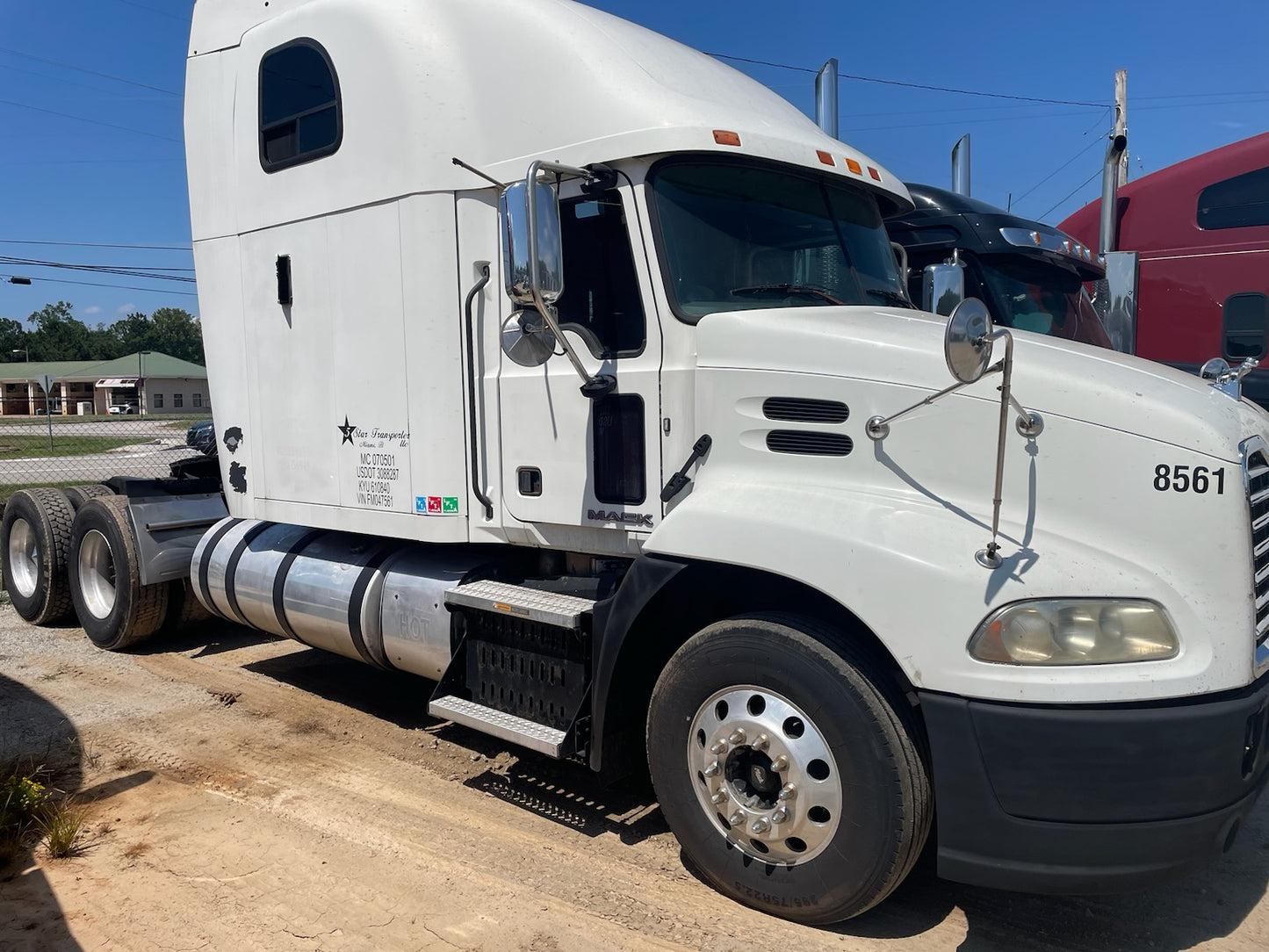 2015 MACK CXU613 SLEEPER SEMI-TRUCK 2023M0144