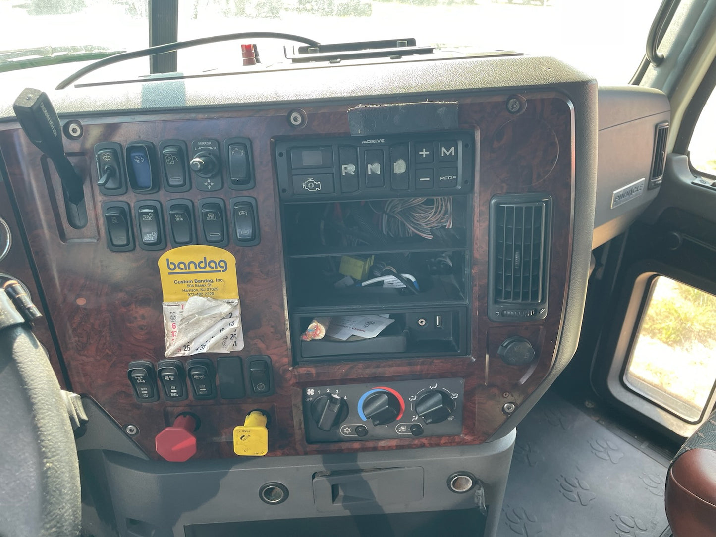 2015 MACK CXU613 SLEEPER SEMI-TRUCK 2023M0144