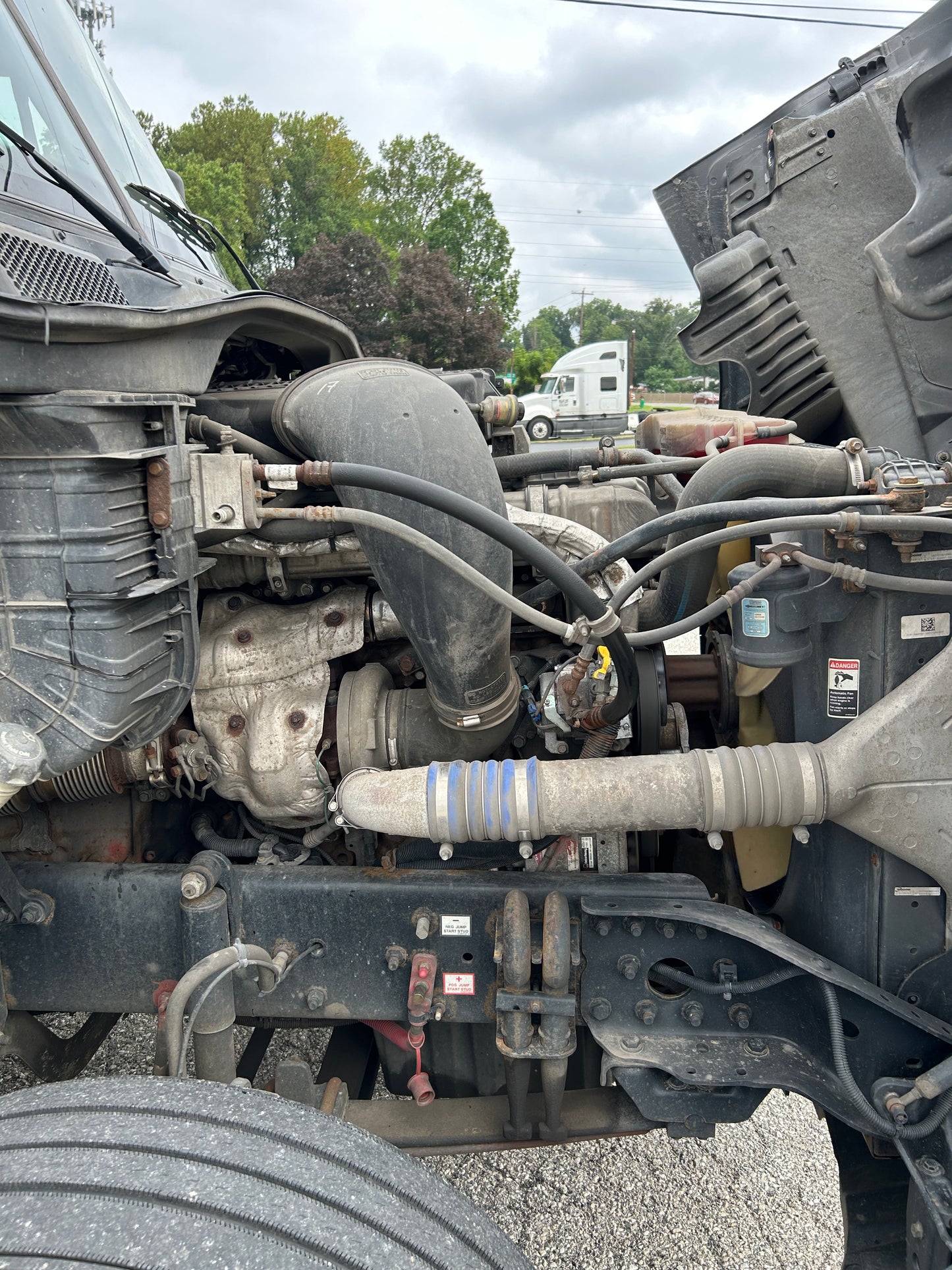 2018 Freightliner Cascadia Semi Sleeper Truck 2025M0125