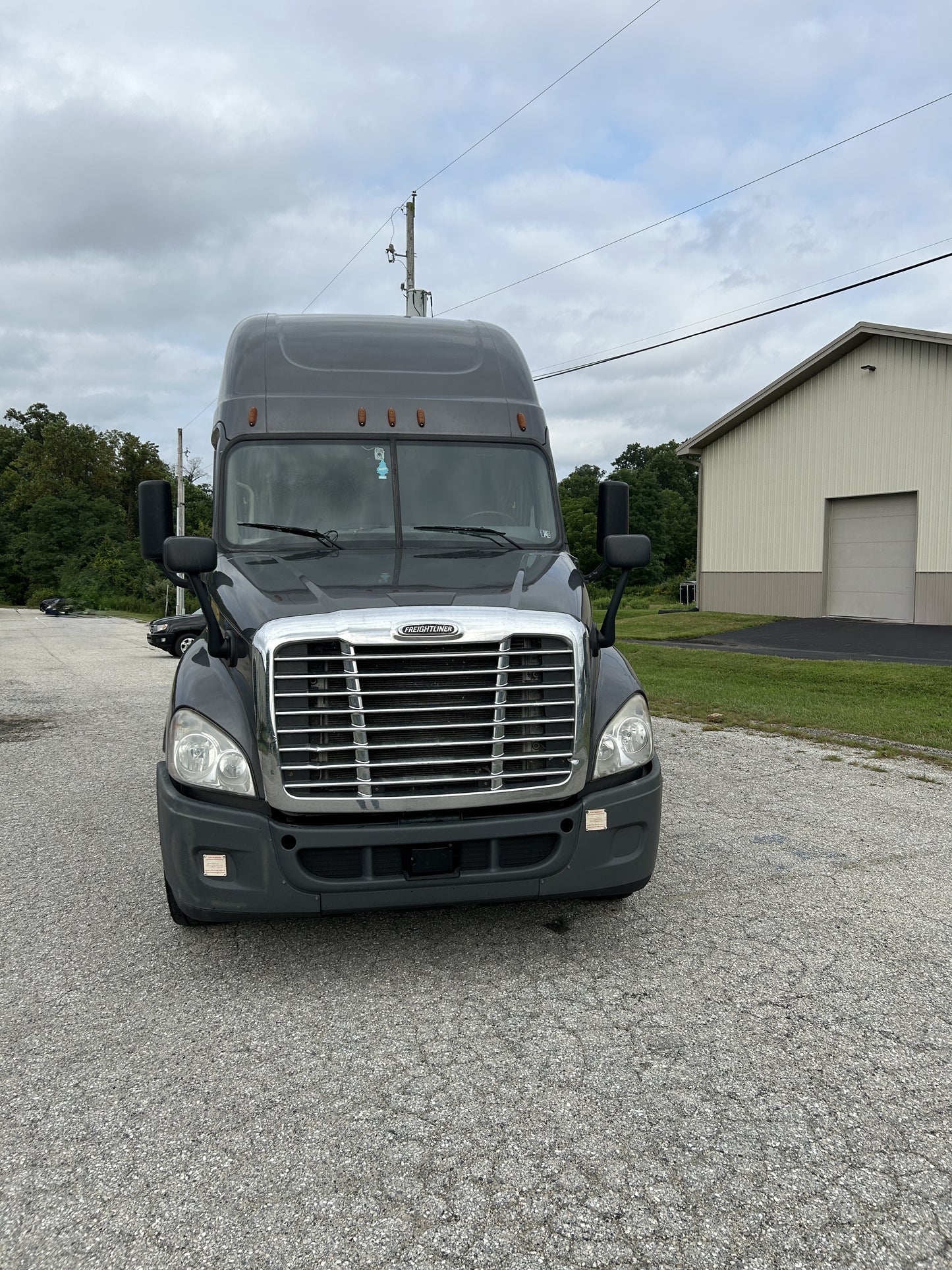 2018 Freightliner Cascadia Semi Sleeper Truck 2025M0125