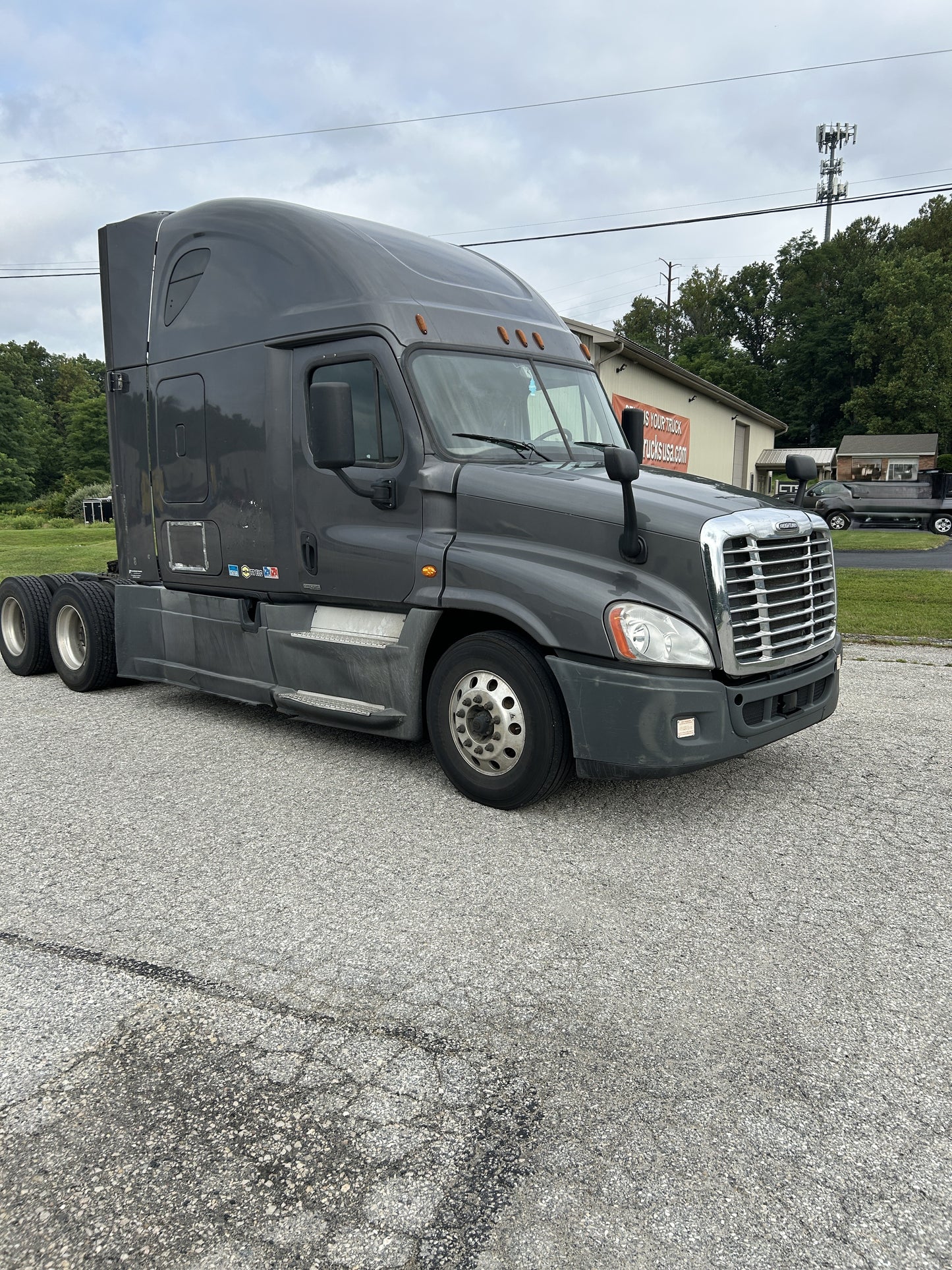 2018 Freightliner Cascadia Semi Sleeper Truck 2025M0125