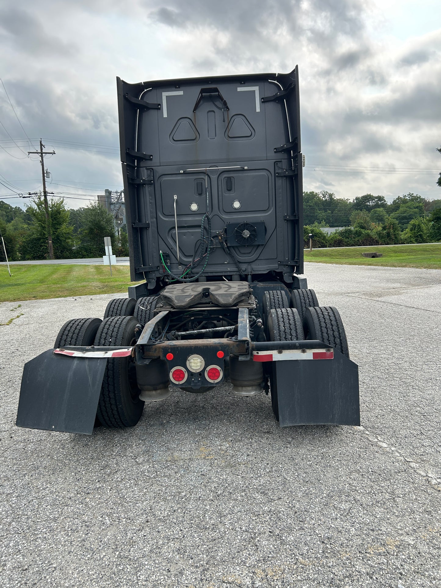 2018 Freightliner Cascadia Semi Sleeper Truck 2025M0125