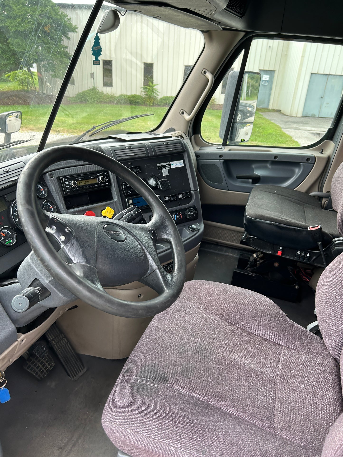 2018 Freightliner Cascadia Semi Sleeper Truck 2025M0125