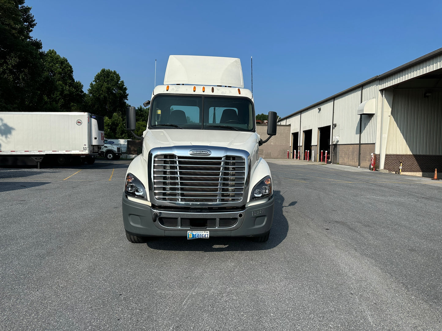 2015 FREIGHTLINER CASCADIA DAYCAB SEMI-TRUCK 2023M0151