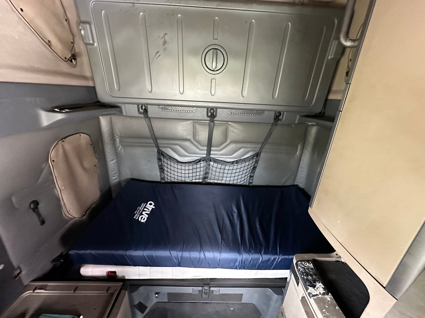 2016 FREIGHTLINER CASCADIA SLEEPER SEMI-TRUCK SKU 2023M0146