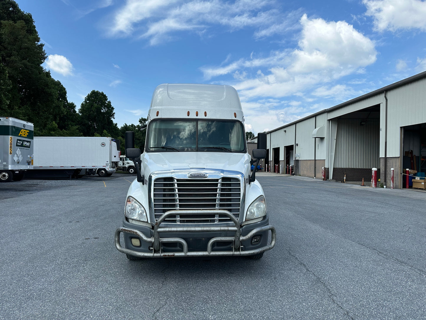 2016 FREIGHTLINER CASCADIA SLEEPER SEMI-TRUCK SKU 2023M0146