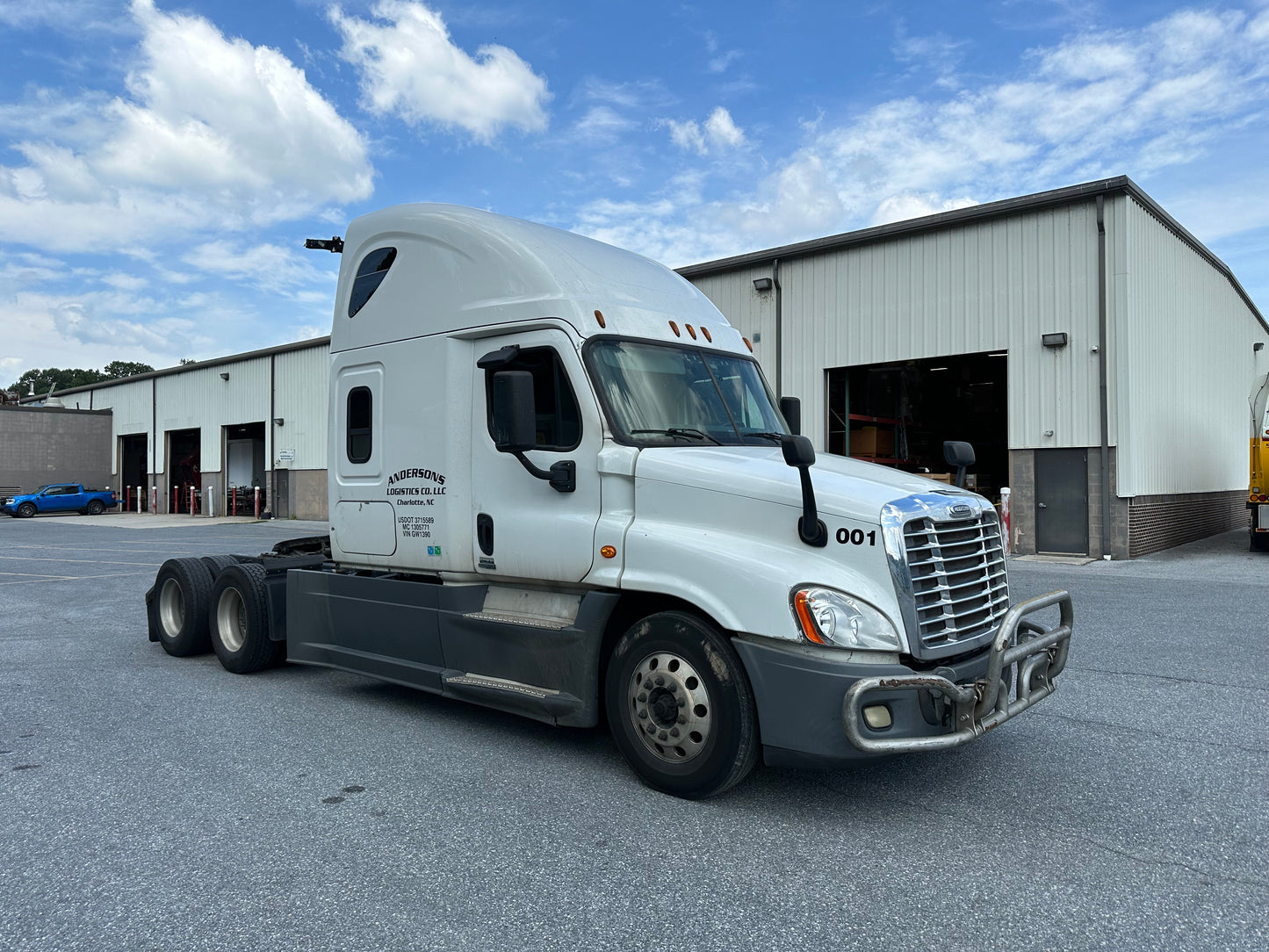 2016 FREIGHTLINER CASCADIA SLEEPER SEMI-TRUCK SKU 2023M0146