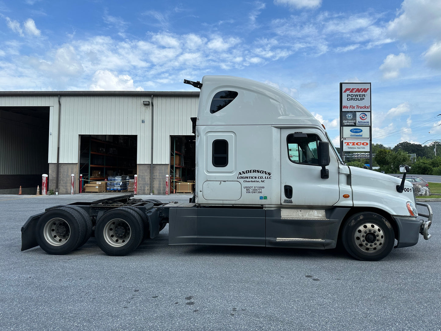 2016 FREIGHTLINER CASCADIA SLEEPER SEMI-TRUCK SKU 2023M0146