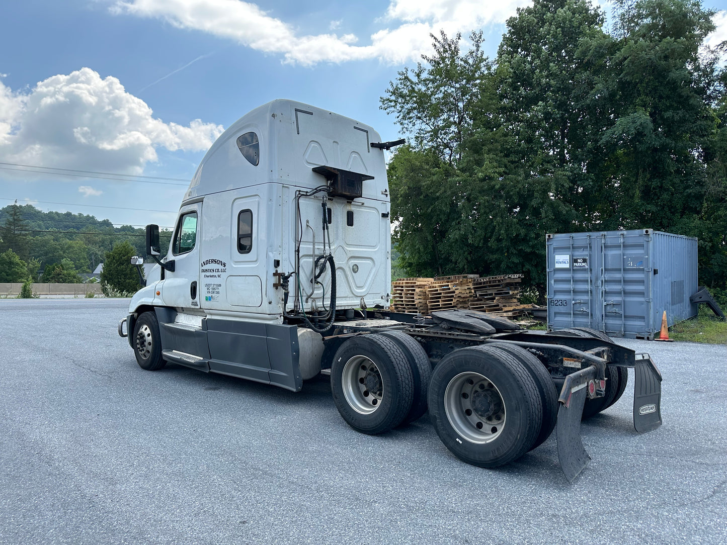 2016 FREIGHTLINER CASCADIA SLEEPER SEMI-TRUCK SKU 2023M0146