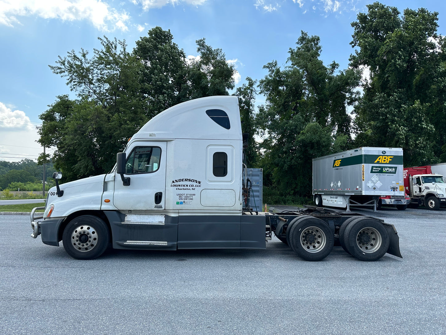2016 FREIGHTLINER CASCADIA SLEEPER SEMI-TRUCK SKU 2023M0146