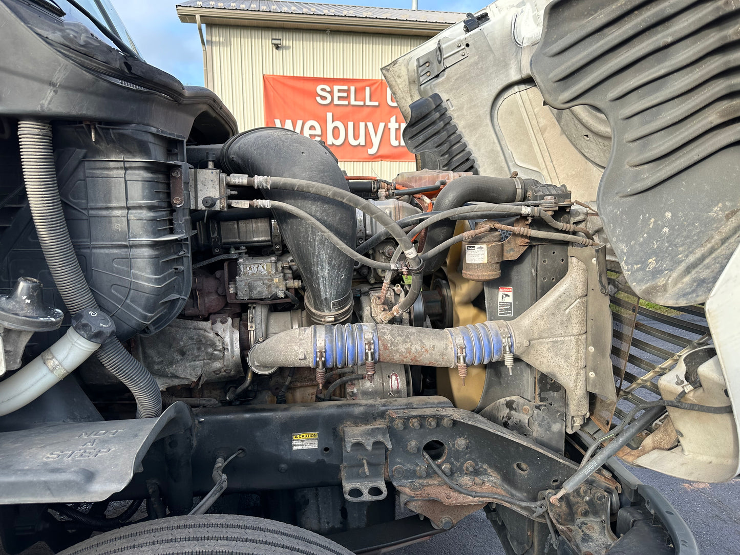 2012 FREIGHTLINER CASCADIA SLEEPER SEMI-TRUCK 2023M0180
