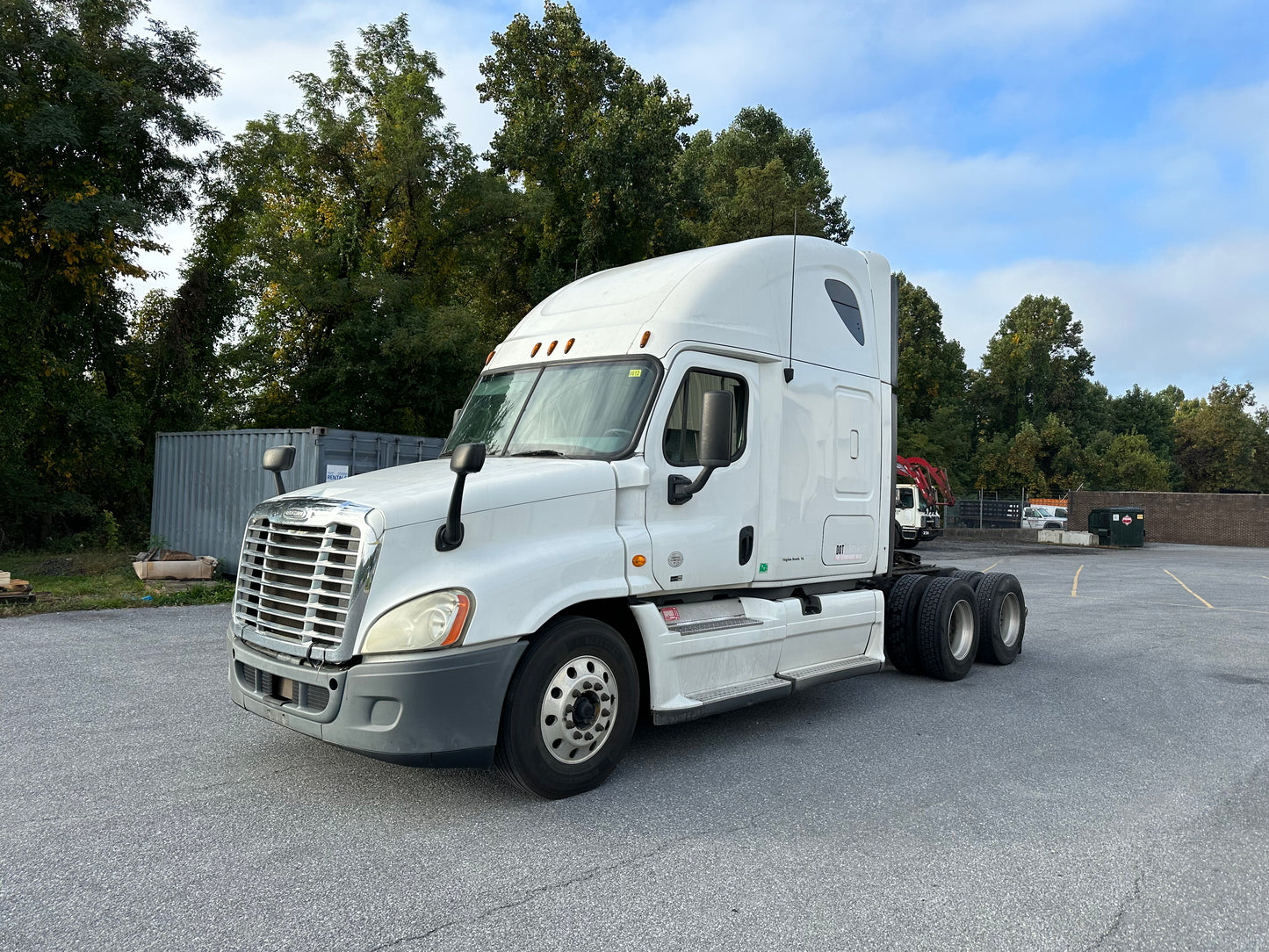 2012 FREIGHTLINER CASCADIA SLEEPER SEMI-TRUCK 2023M0180