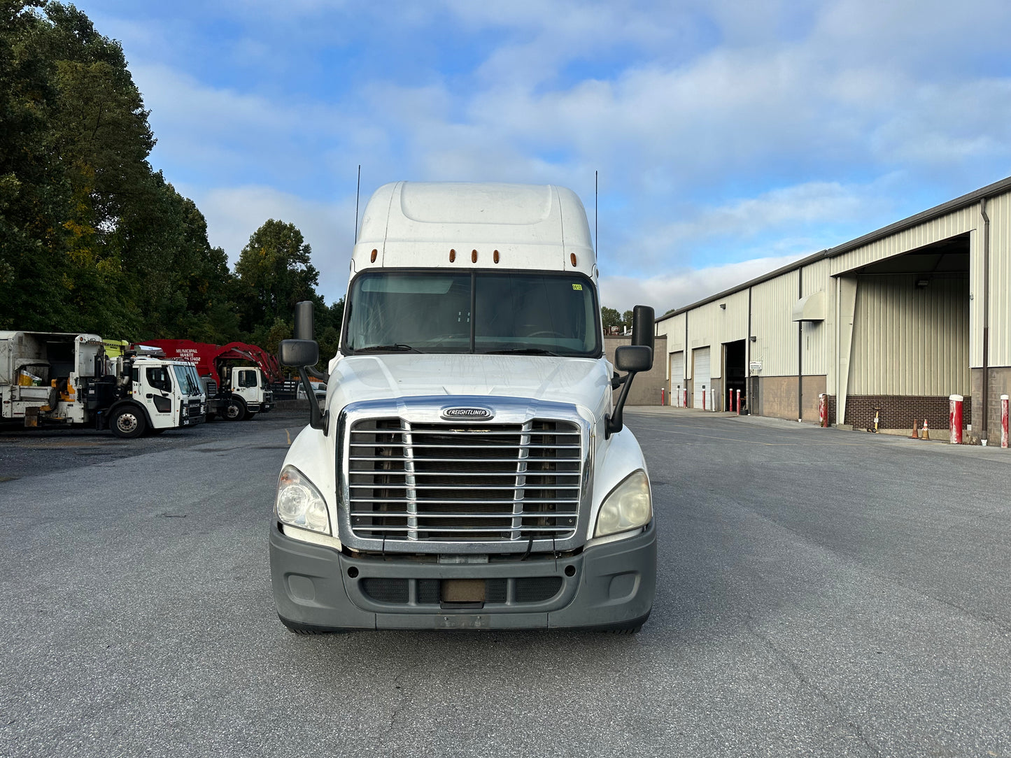 2012 FREIGHTLINER CASCADIA SLEEPER SEMI-TRUCK 2023M0180