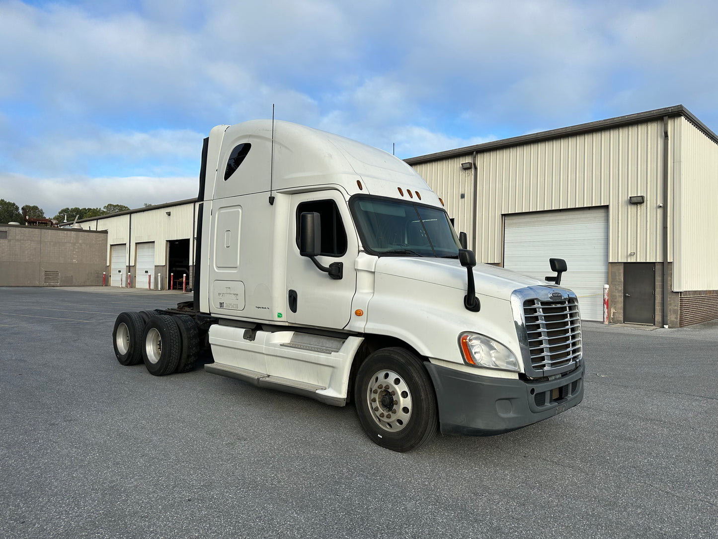 2012 FREIGHTLINER CASCADIA SLEEPER SEMI-TRUCK 2023M0180