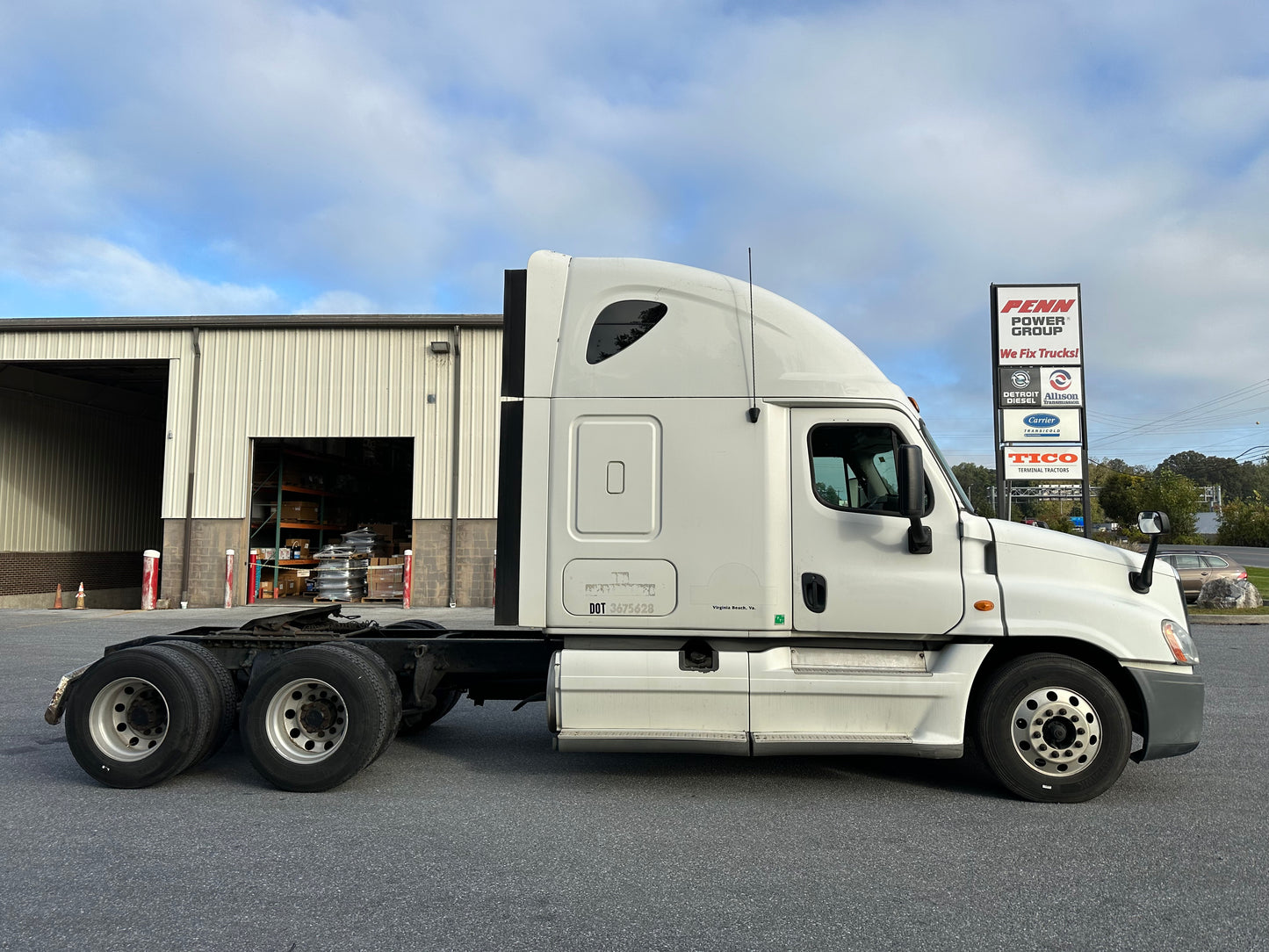 2012 FREIGHTLINER CASCADIA SLEEPER SEMI-TRUCK 2023M0180
