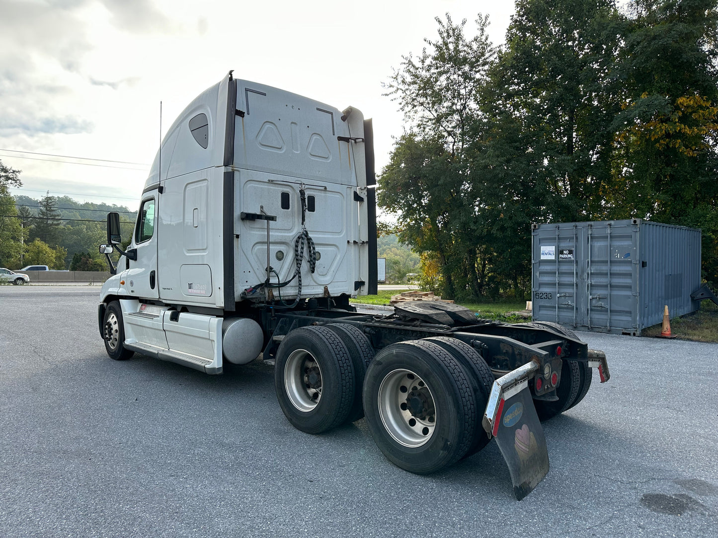 2012 FREIGHTLINER CASCADIA SLEEPER SEMI-TRUCK 2023M0180