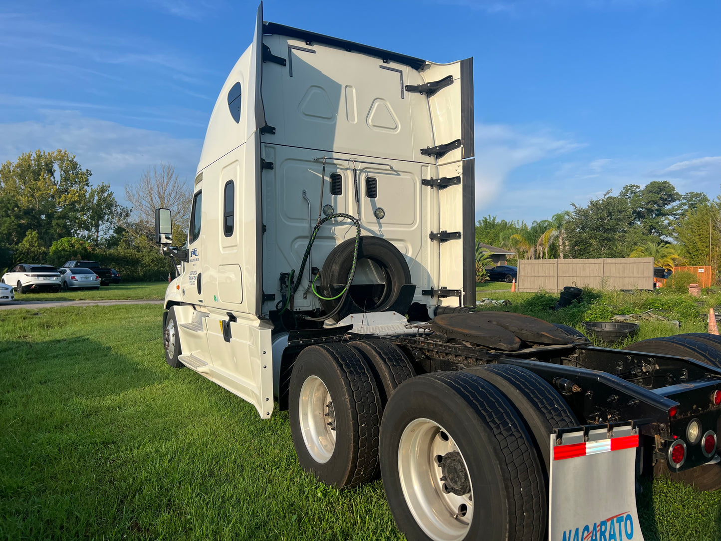 2016 FREIGHTLINER CASCADIA SLEEPER SEMI-TRUCK STOCK#2023M0156