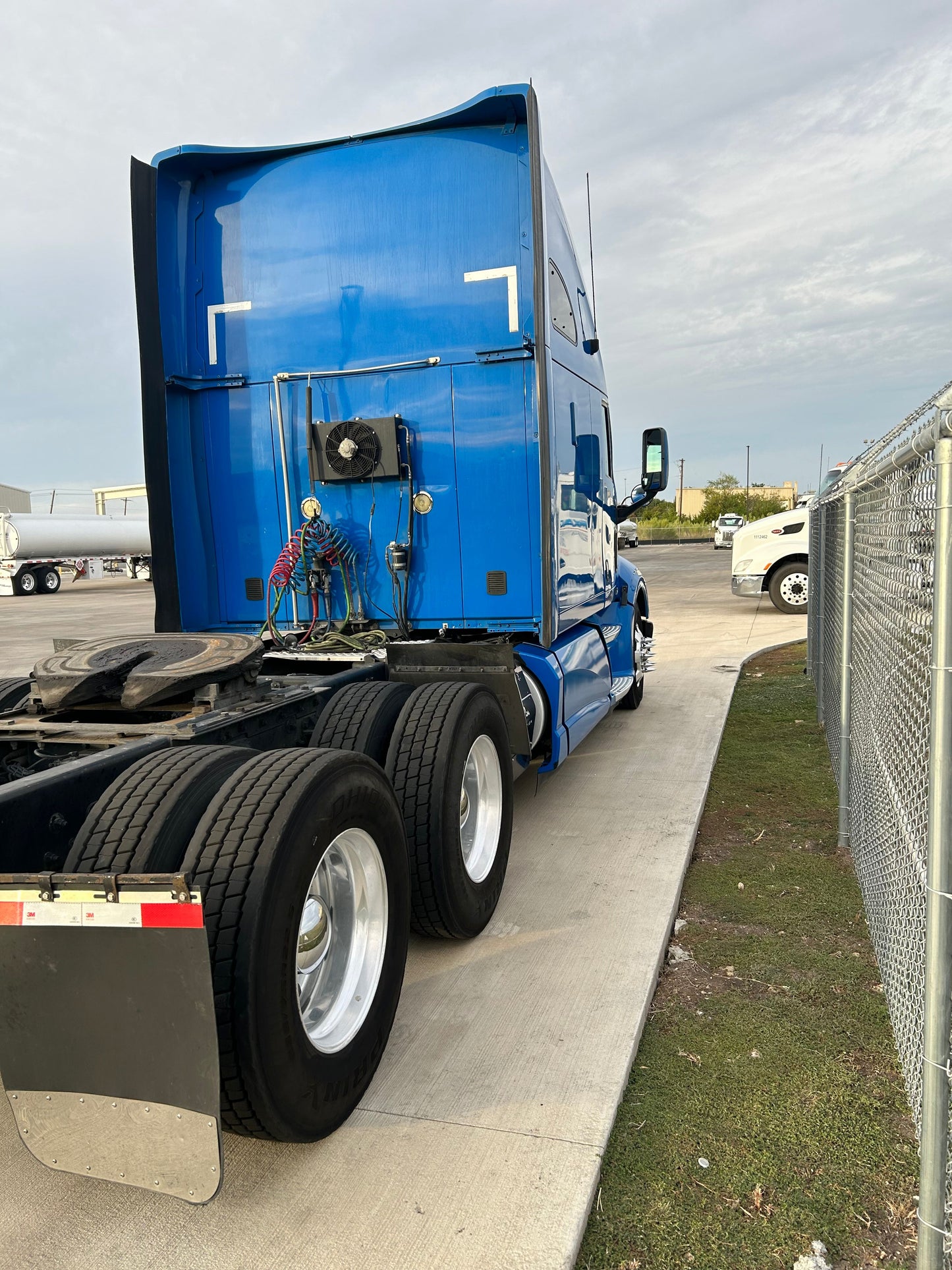 2012 Kenworth T700 Semi Sleeper Truck 2023M0186