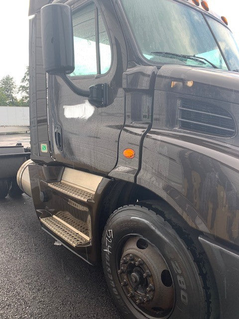 2017 Freightliner Cascadia S/A Daycab 2026M0222