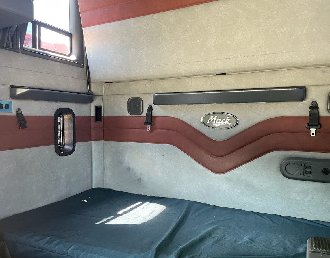 2015 MACK CXU613 SLEEPER SEMI-TRUCK 2023M0144