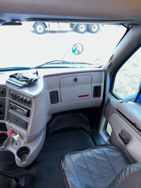 2012 Kenworth T700 Semi Sleeper Truck 2023M0186