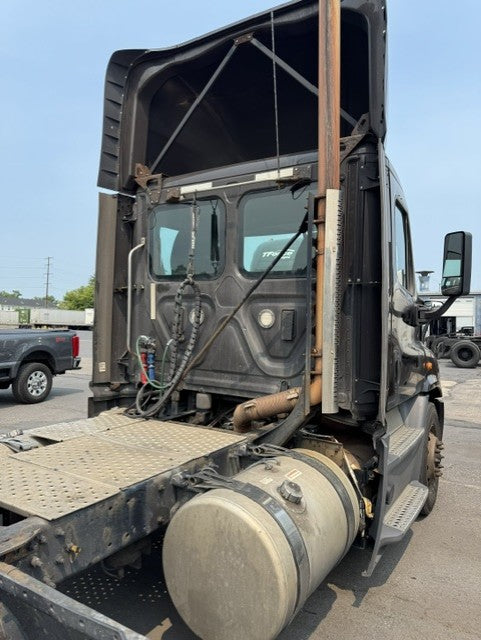 2015 Freightliner Cascadia S/A Daycab 2026M0243