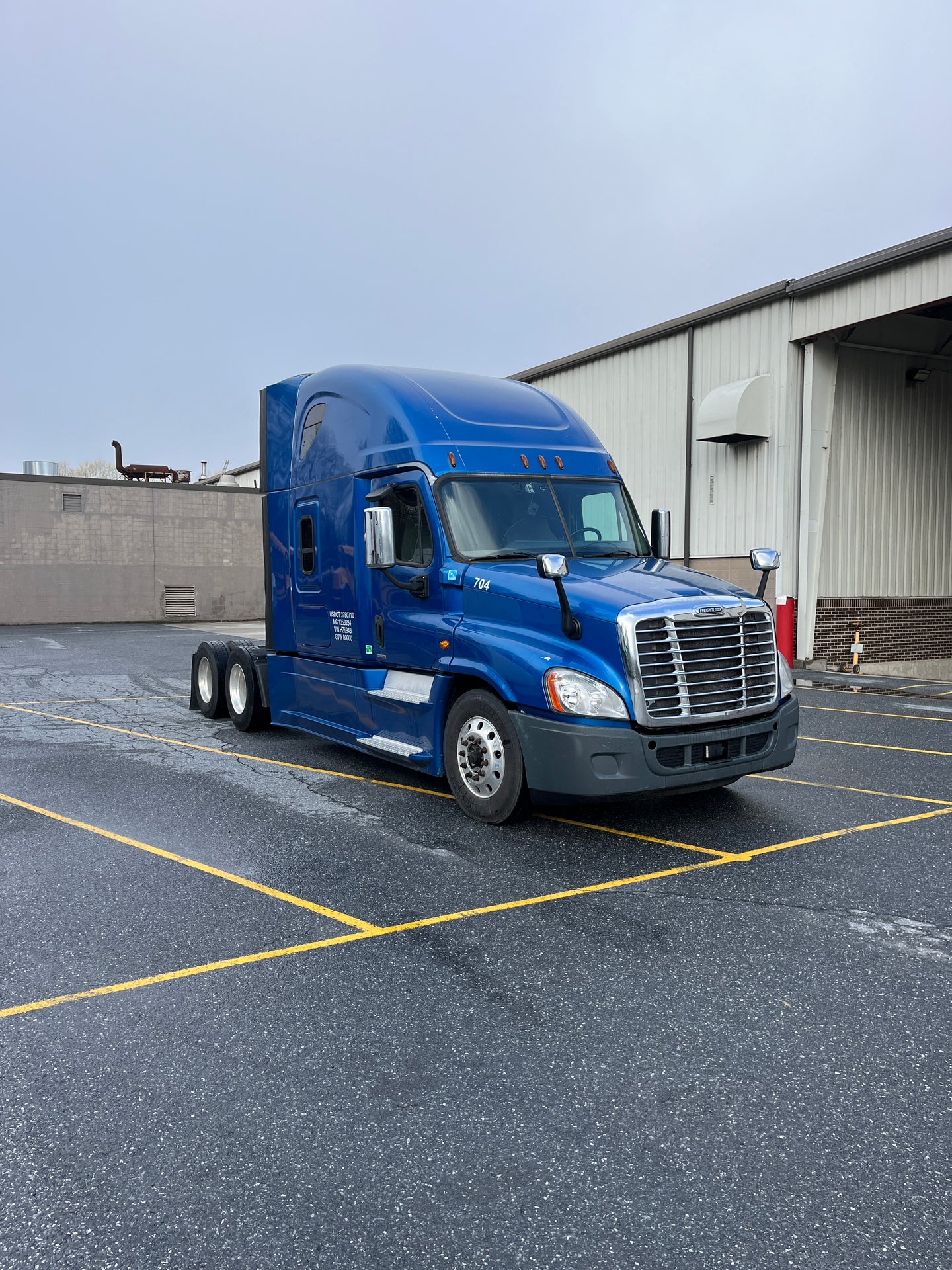 2017 Freightliner Cascadia Sleeper Semi Truck 2024M0117