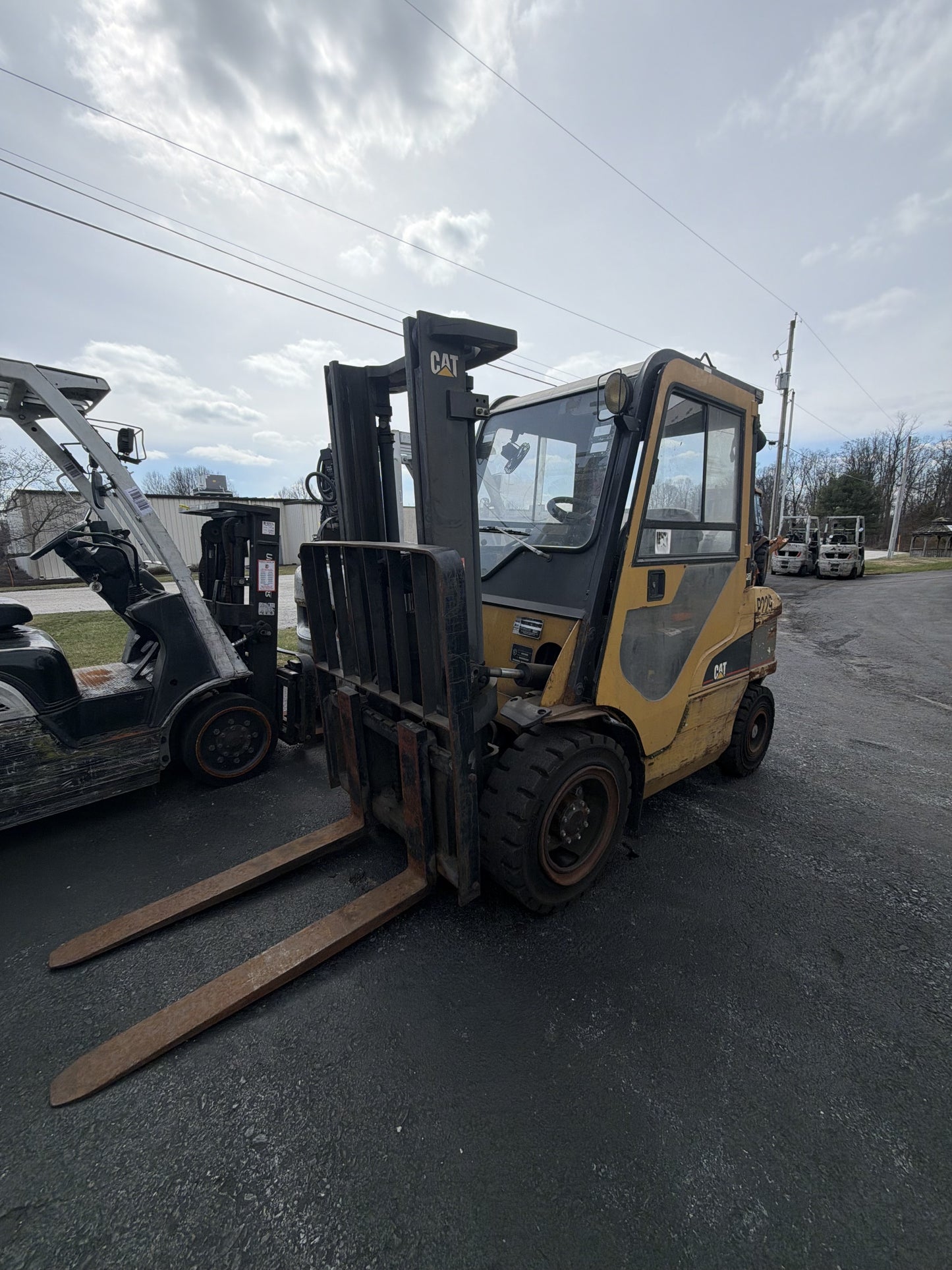 2006 CAT Two Stage Fork Lift
