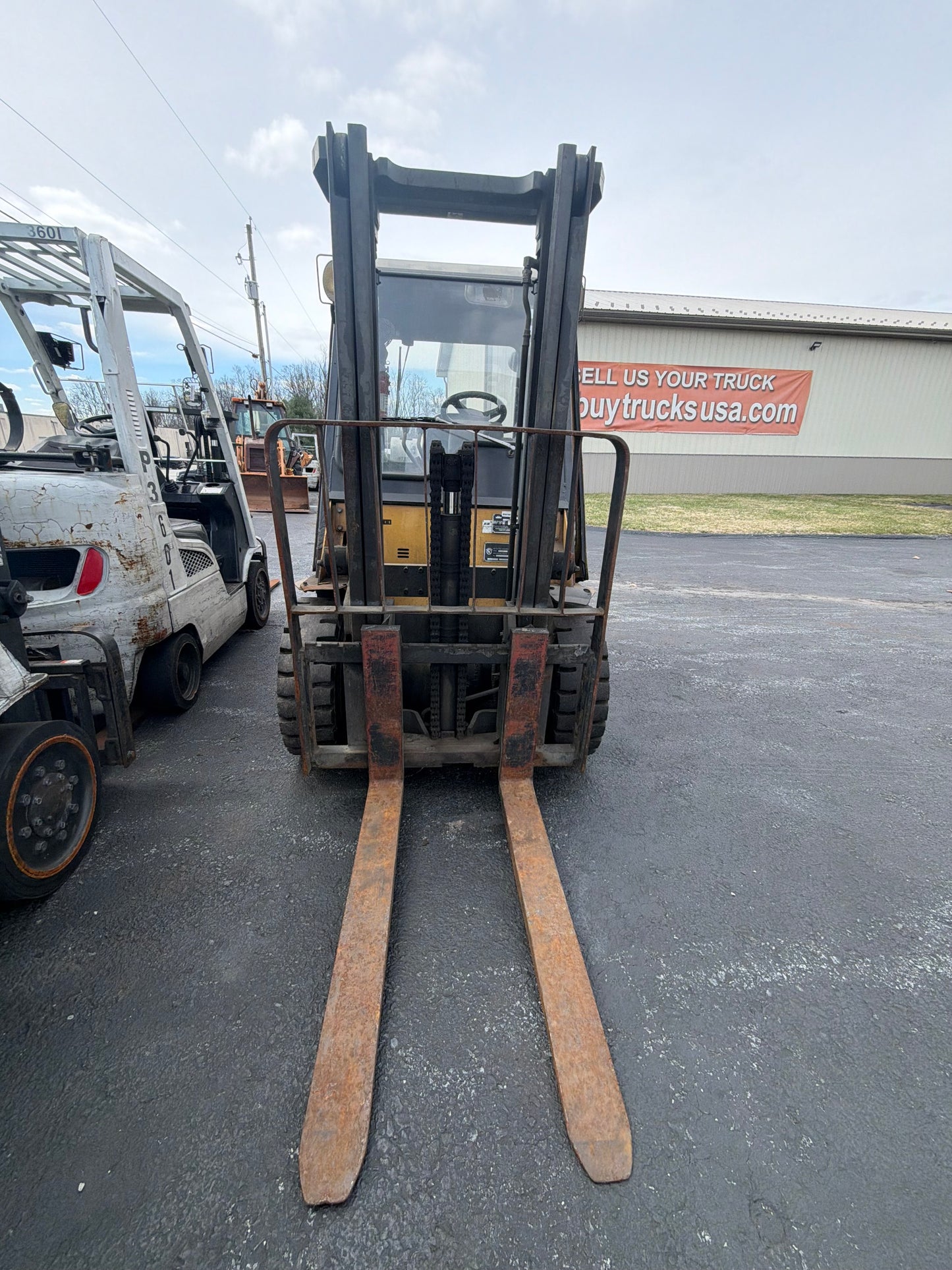 2006 CAT Two Stage Fork Lift