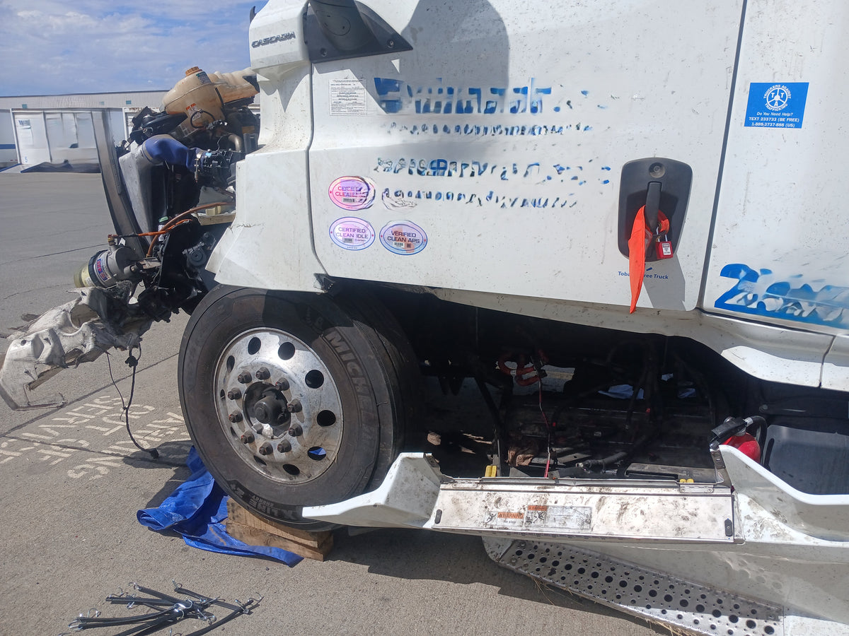2026 Freightliner Cascadia 126 Sleeper Semi Truck 2026M0261