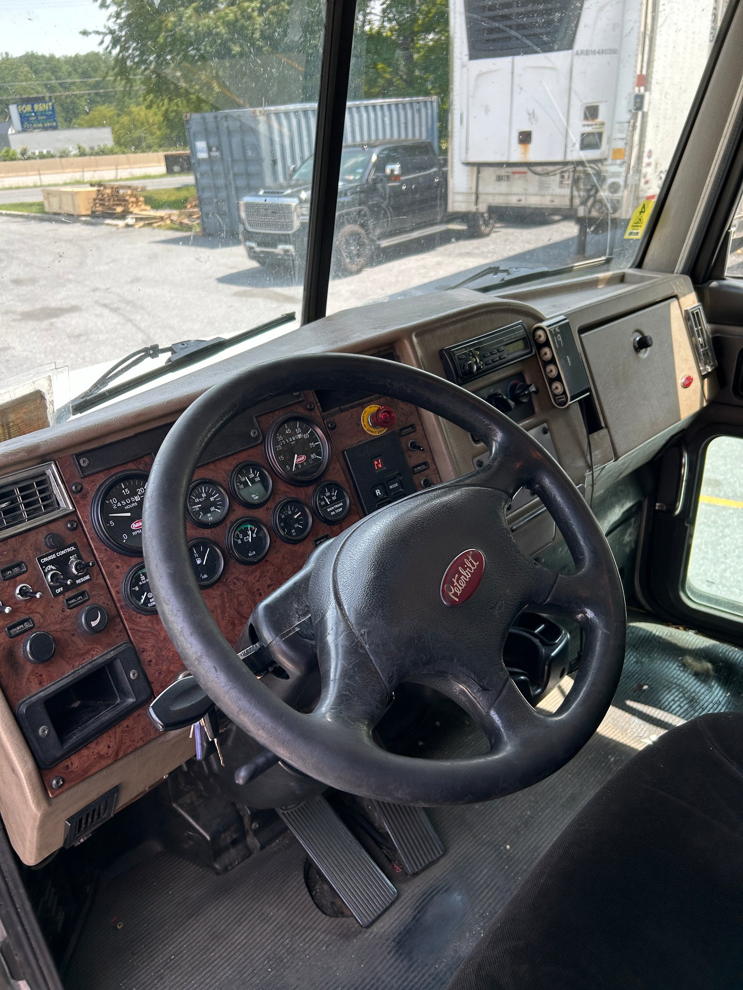 2005 Peterbilt 335 24ft Box C7 Semi Box Truck 2024M0137