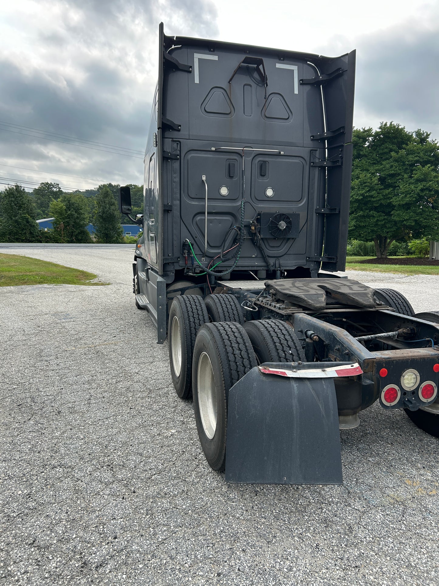2018 Freightliner Cascadia Semi Sleeper Truck 2025M0125