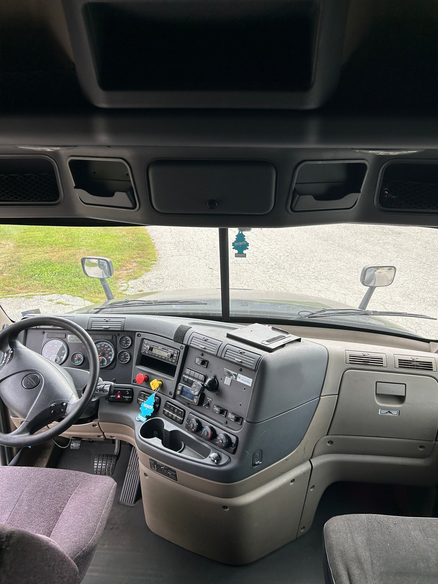 2018 Freightliner Cascadia Semi Sleeper Truck 2025M0125