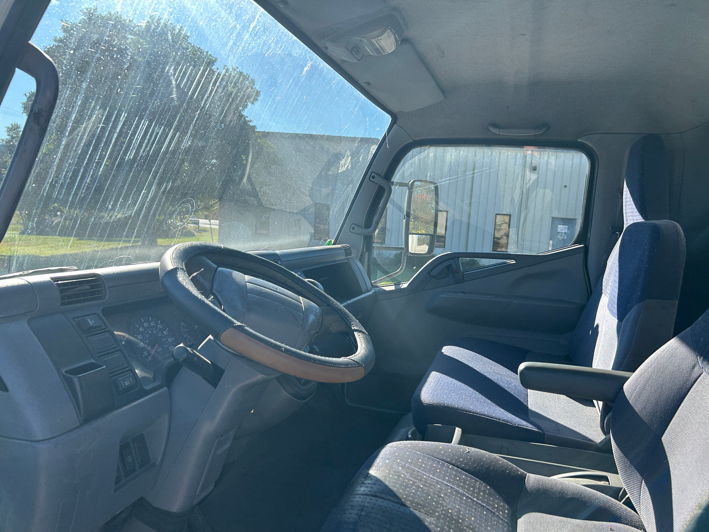 2007 Mitsubishi Fuso 16Ft Box Truck 2025M0156