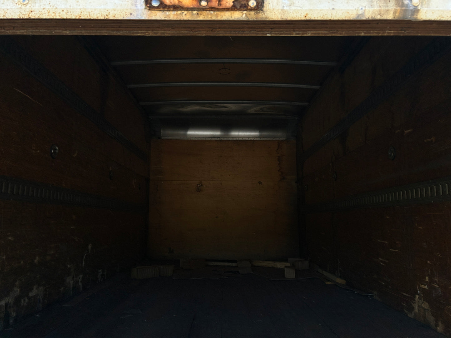 2007 Mitsubishi Fuso 16Ft Box Truck 2025M0156