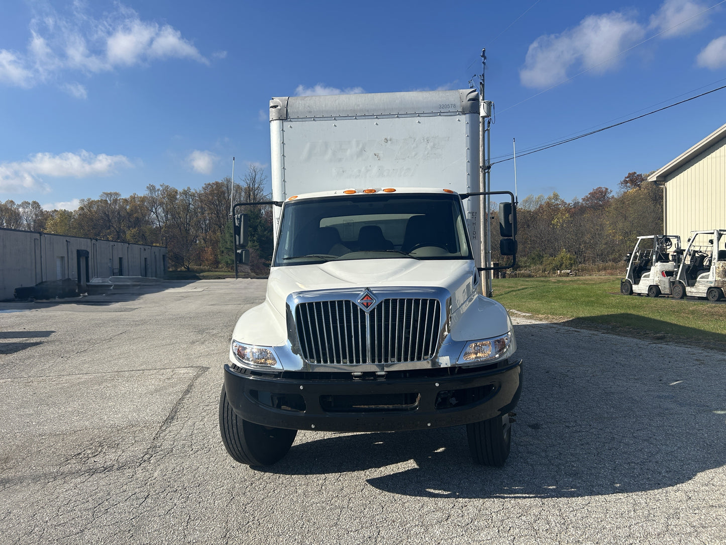2019 International 4300 26FT Box Truck Cummins 2025M0176
