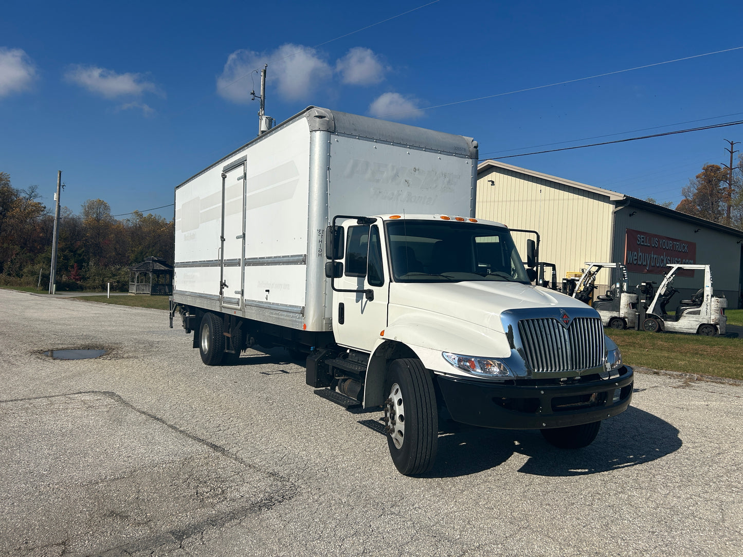 2019 International 4300 26FT Box Truck Cummins 2025M0176