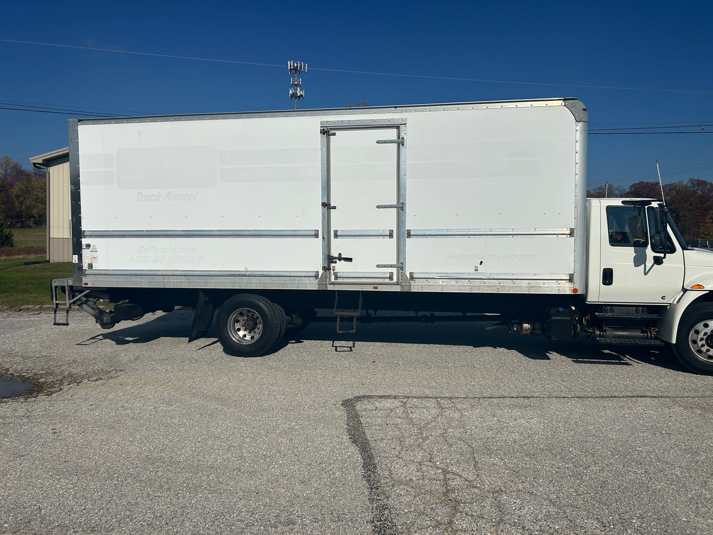 2019 International 4300 26FT Box Truck Cummins 2025M0176