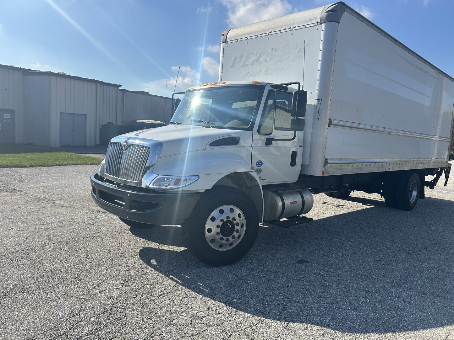 2019 International 4300 26FT Box Truck Cummins 2025M0176