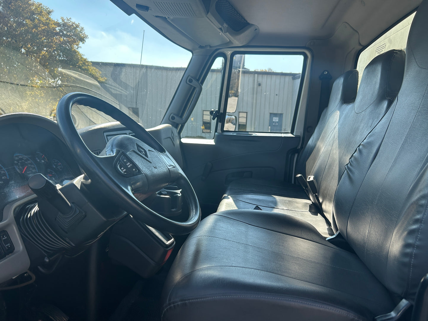 2019 International 4300 26FT Box Truck Cummins 2025M0176