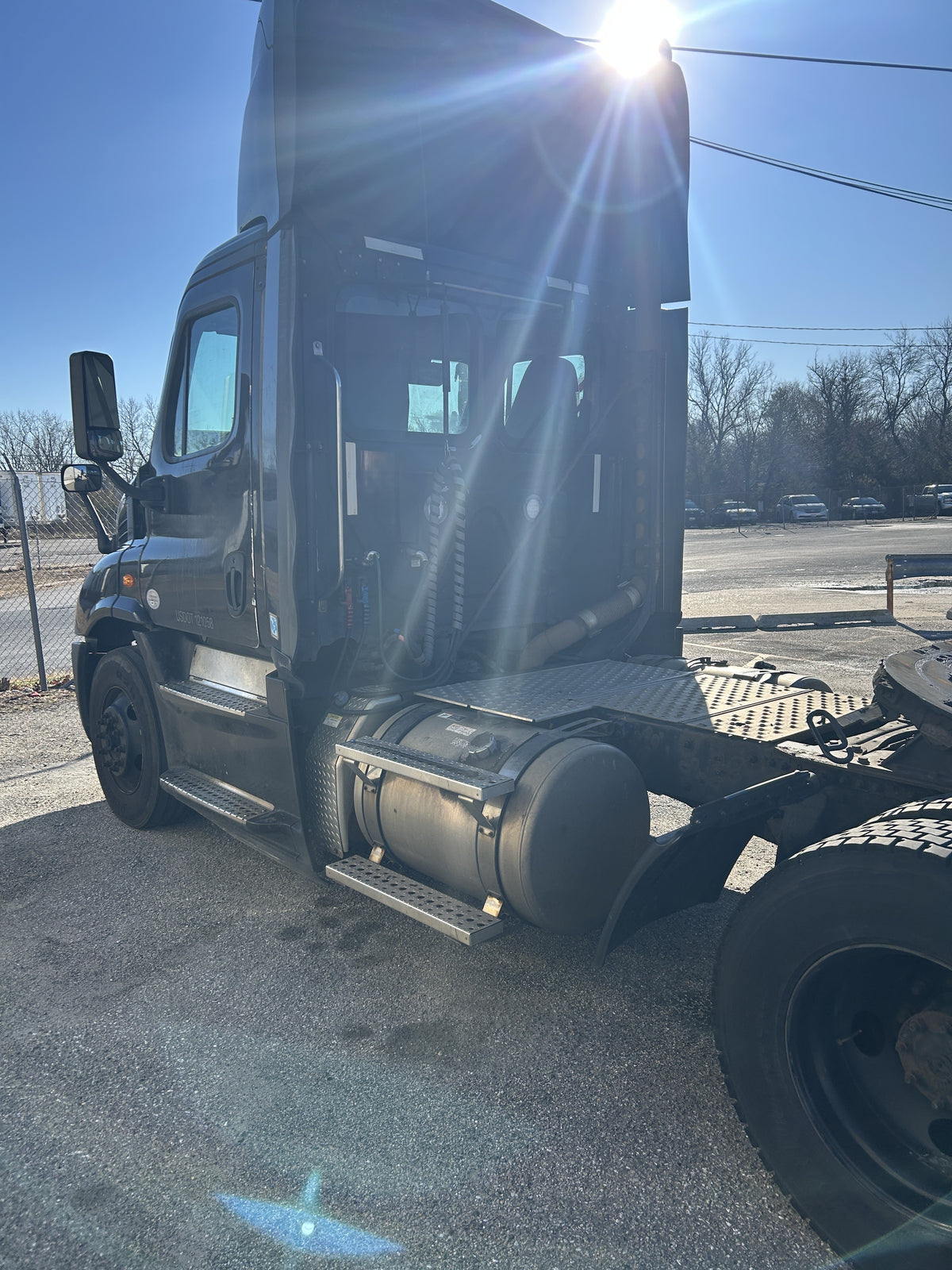 2017 Freightliner Cascadia S/A Daycab Semi Truck 2026M0263