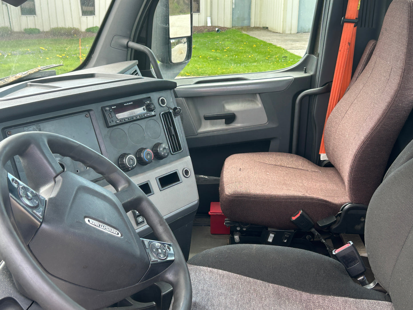 2018 Freightliner Cascadia S/A Daycab 2026M0244