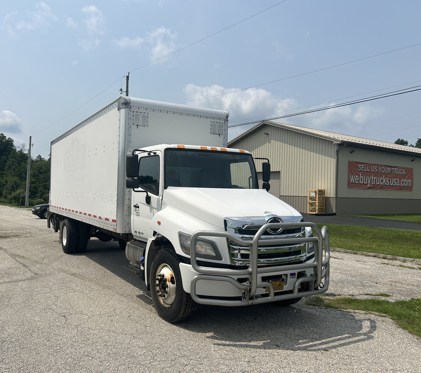 2017 Hino 268 26ft Box Truck 2026M0232